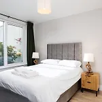 New 2-bed With Garden Near Google Hq & Train Station Semesterbostad