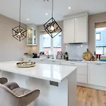 New 2-bed With Garden Near Google Hq & Train Station Semesterbostad *