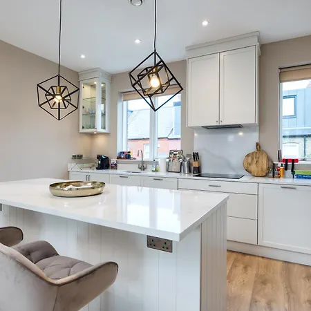 New 2-bed With Garden Near Google Hq & Train Station Hébergement de vacances *
