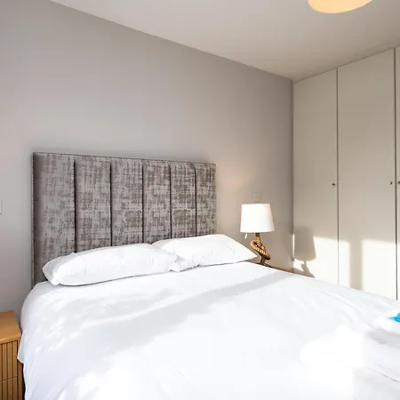 New 2-bed With Garden Near Google Hq & Train Station 더블린