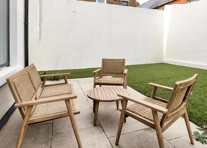 New 2-bed With Garden Near Google Hq & Train Station 더블린