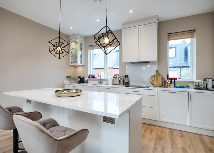 New 2-bed With Garden Near Google Hq & Train Station 펜션 *