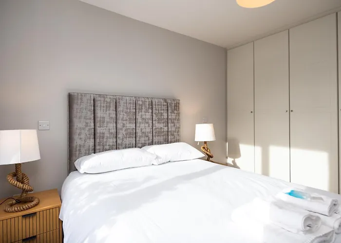 New 2-bed With Garden Near Google Hq & Train Station 더블린