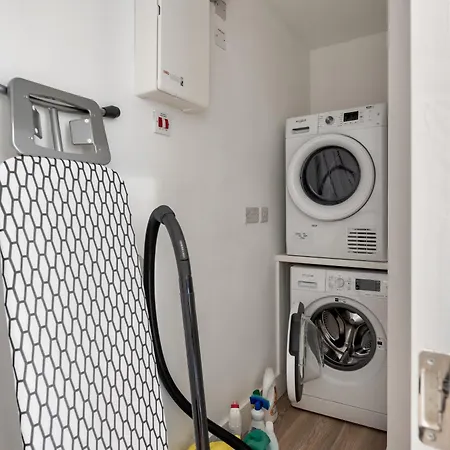 New 2-bed With Garden Near Google Hq & Train Station * Dublin