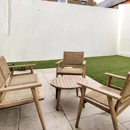New 2-bed With Garden Near Google Hq & Train Station دبلن